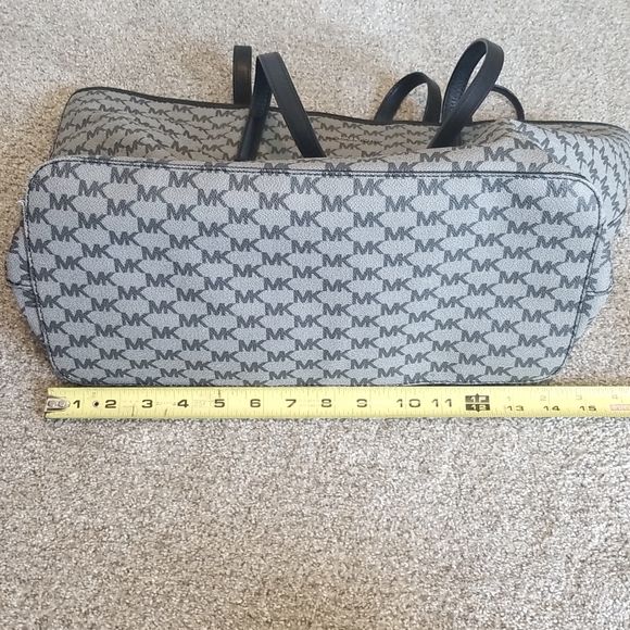 Michael Kors Tote Bag - Picture 6 of 7